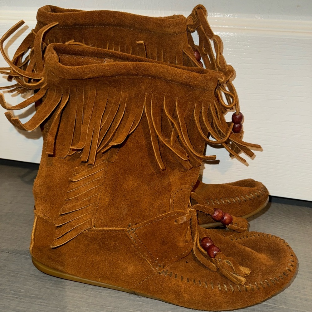 Minnetonka Mid-Calf Suede Fringe Boots Size 9
